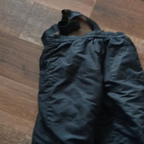 Snowpants - Picture 7 of 10